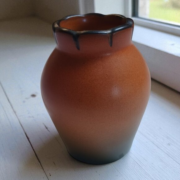 Vintage Danish Art Pottery Bud Vase - P. Ipsens Enke - Hand Painted Bird Design - Picture 4 of 10